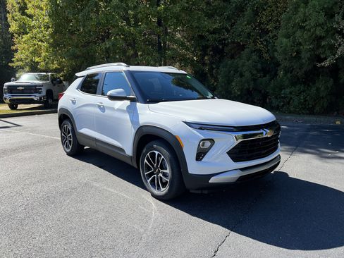 New 2026 Chevrolet TrailBlazer LT w/ LT Cold Weather Package FWD image 2