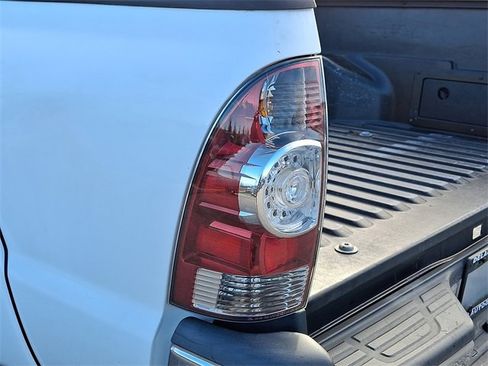 Used 2015 Toyota Tacoma 4x4 Access Cab V6 image 27