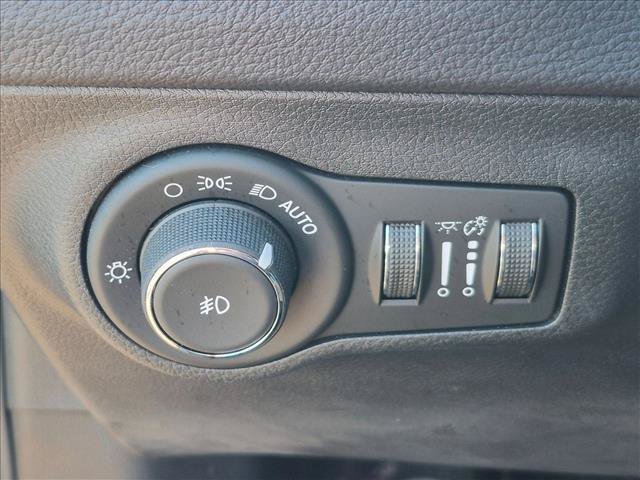 Used 2018 Jeep Compass Latitude w/ Popular Equipment Group FWD image 14
