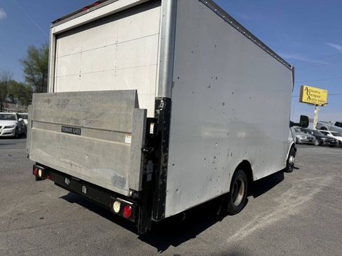 Used 2017 Chevrolet Express 3500 RWD image 5