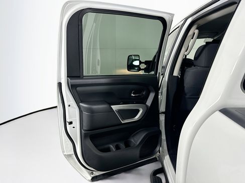 Used 2024 Nissan Titan SV w/ SV Convenience Package image 25