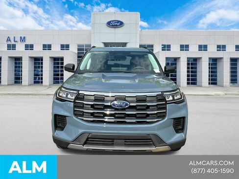 Used 2025 Ford Explorer Active AWD/4WD image 2