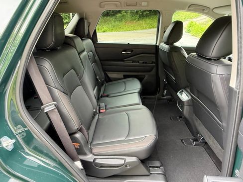 Used 2024 Nissan Pathfinder SL AWD/4WD image 21