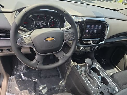 Used 2023 Chevrolet Traverse LT FWD image 18