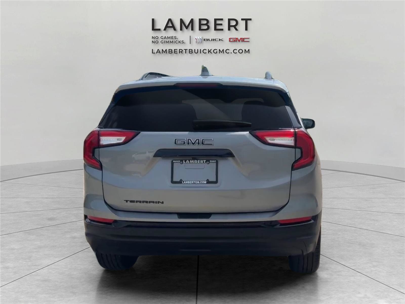 Used 2024 GMC Terrain SLE w/ Driver Convenience Package FWD image 4