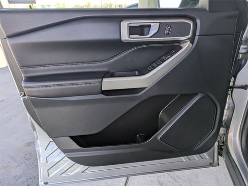 Used 2023 Ford Explorer XLT w/ Equipment Group 202A image 11