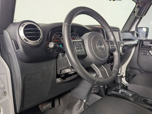 Used 2017 Jeep Wrangler Unlimited Sahara w/ Max Tow Package AWD/4WD image 11