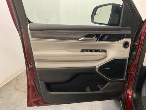 Used 2024 Jeep Wagoneer Series II w/ Convenience Group I AWD/4WD image 24
