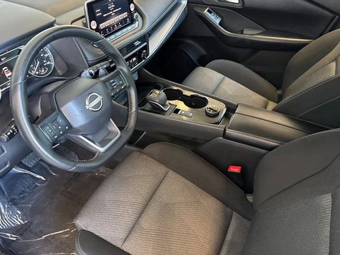 Used 2025 Nissan Rogue SV image 4