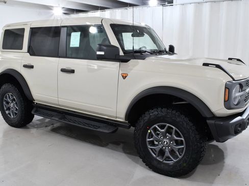 New 2025 Ford Bronco Badlands image 5