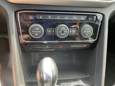Used 2022 Volkswagen Atlas Cross Sport SE FWD image 26
