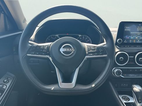 Used 2025 Nissan Sentra SV FWD image 17