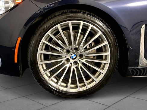 Used 2020 BMW 740i w/ Premium Package image 10