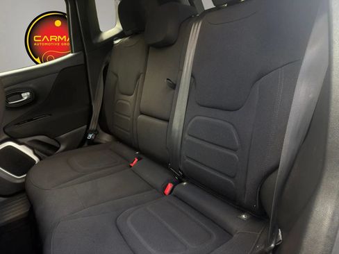 Used 2019 Jeep Renegade Latitude w/ Safety & Security Group II FWD image 21