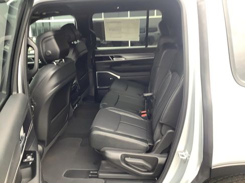 New 2026 Jeep Grand Wagoneer Limited w/ 8-Passenger Seating Package AWD/4WD image 10