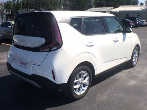 Used 2024 Kia Soul LX w/ Option Group 015 FWD image 8