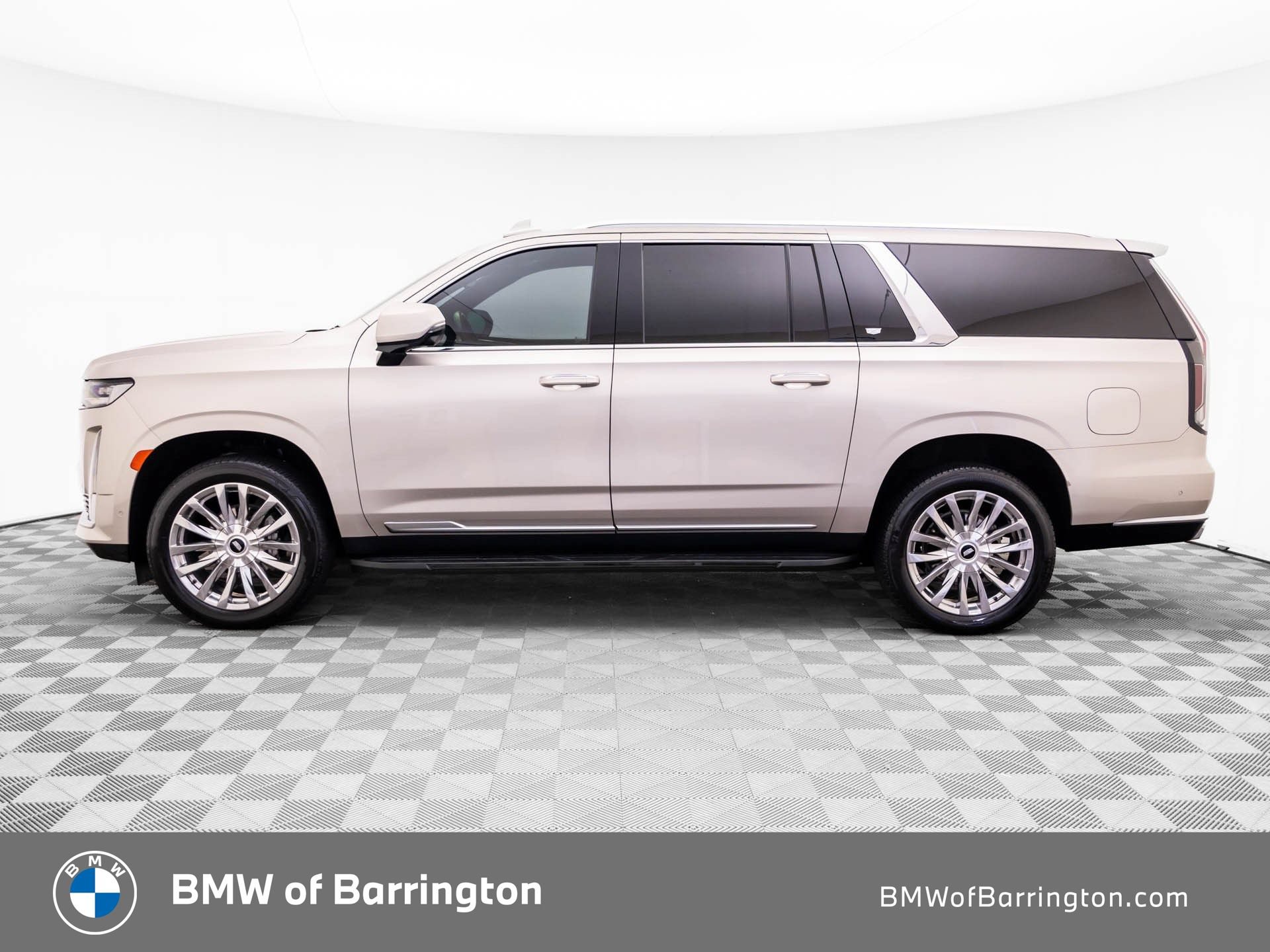 Used 2023 Cadillac Escalade ESV Premium Luxury AWD/4WD image 2