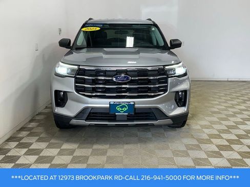 Used 2025 Ford Explorer Active w/ Active Comfort Package AWD/4WD image 2