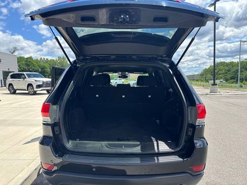 Used 2017 Jeep Grand Cherokee Laredo w/ Quick Order Package 23E AWD/4WD image 17