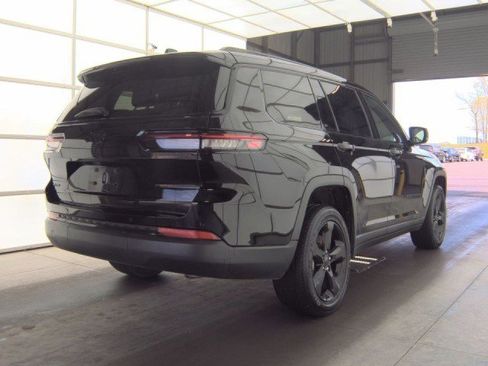 Used 2024 Jeep Grand Cherokee L Altitude image 3