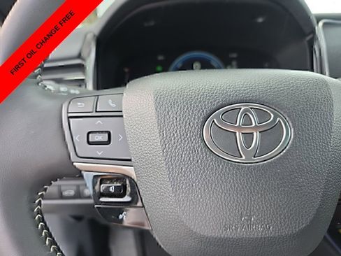 Used 2025 Toyota Camry SE w/ Convenience Package FWD image 19