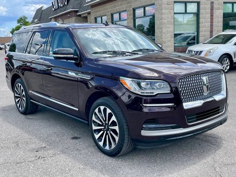 Used 2023 Lincoln Navigator Reserve AWD/4WD image 3
