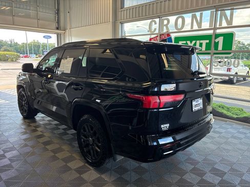 Used 2024 Toyota Sequoia Platinum AWD/4WD image 4
