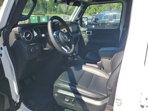 Certified 2024 Jeep Wrangler Unlimited Sahara w/ Technology Group AWD/4WD image 7