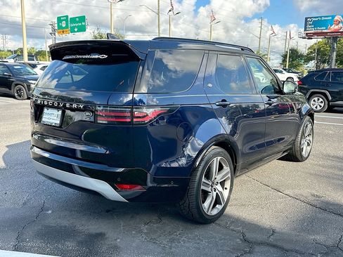 Used 2023 Land Rover Discovery Metropolitan Edition image 6