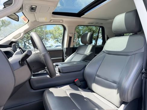 Used 2025 Ford Expedition Active AWD/4WD image 9