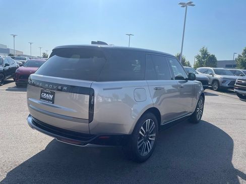 Used 2025 Land Rover Range Rover SE AWD/4WD image 7
