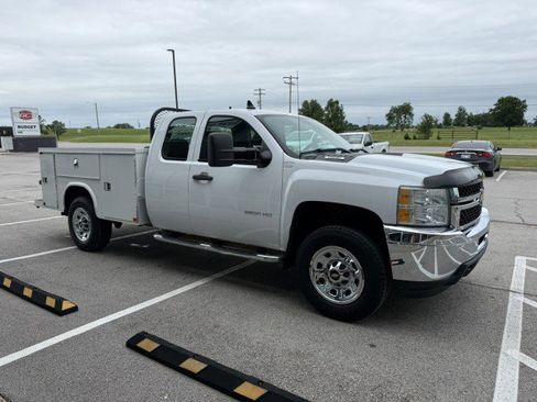 Used 2013 Chevrolet Silverado 2500 W/T AWD/4WD image 3