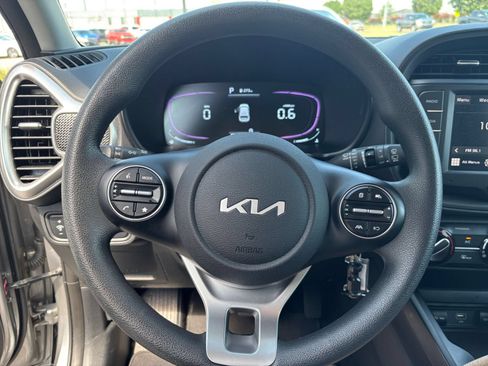 Used 2025 Kia Soul LX w/ LX Technology Package FWD image 25
