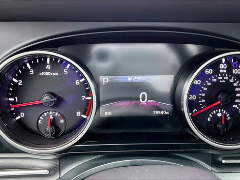 Used 2023 Kia Carnival LX image 25