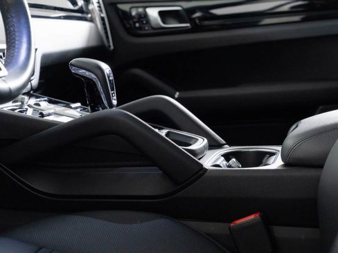 Used 2021 Porsche Cayenne Coupe image 6