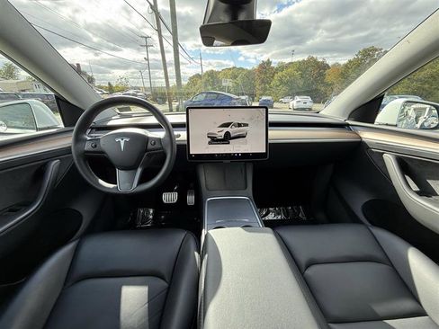 Used 2021 Tesla Model Y Long Range image 12