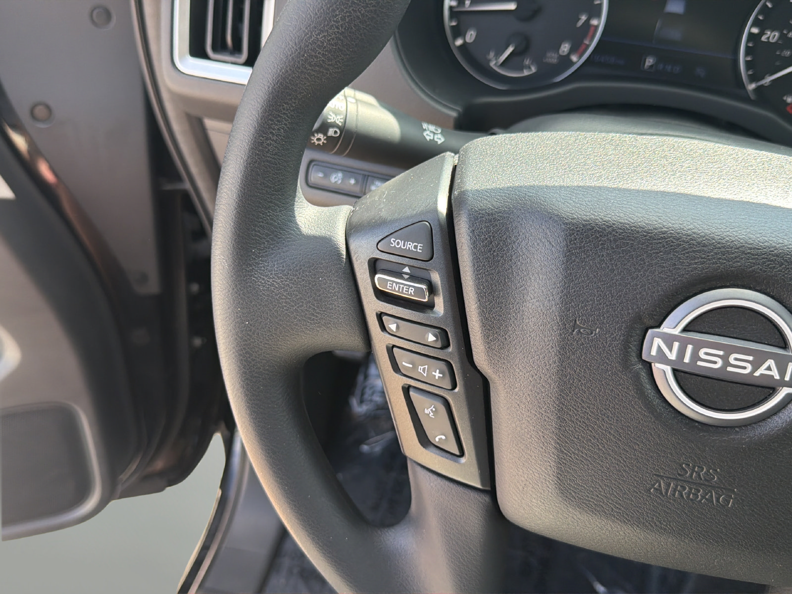 Certified 2025 Nissan Frontier SV RWD image 17