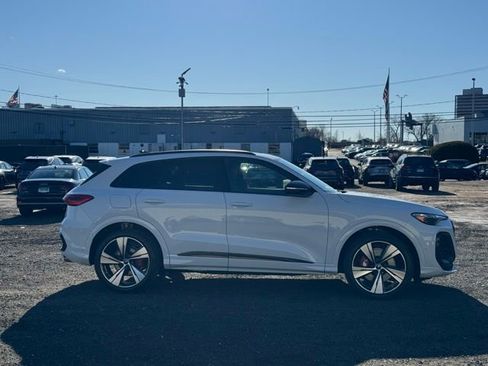 New 2025 Audi SQ5 Premium Plus image 9