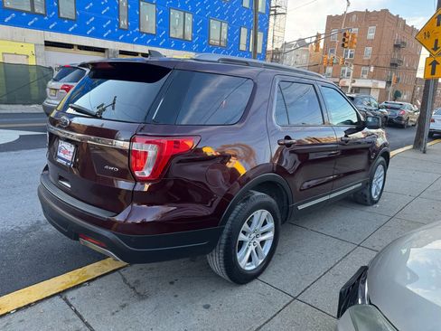 Used 2019 Ford Explorer XLT image 9