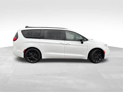 New 2026 Chrysler Pacifica Select w/ S Appearance Package image 8