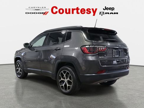 Certified 2024 Jeep Compass Limited image 5