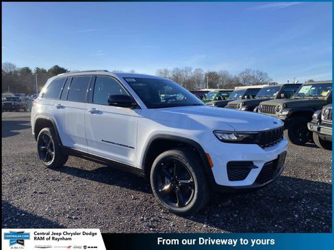 New 2025 Jeep Grand Cherokee Laredo image 1