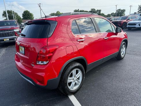 Used 2017 Chevrolet Trax LT w/ LT Convenience Package FWD image 5