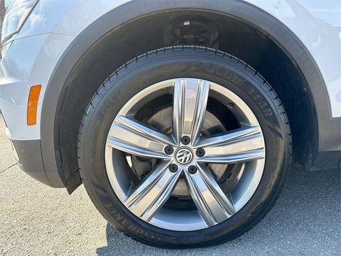 Used 2019 Volkswagen Tiguan SEL Premium image 19