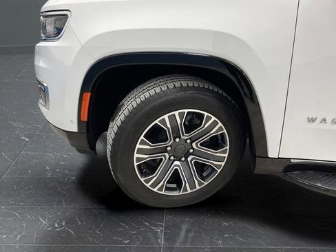 Used 2024 Jeep Wagoneer L 4WD w/ Premium Group I image 40