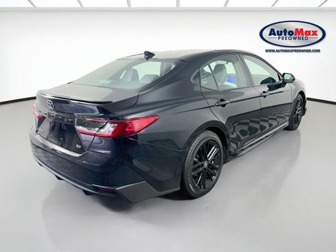 Used 2025 Toyota Camry SE FWD image 2