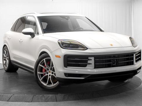 Used 2025 Porsche Cayenne S AWD/4WD image 1