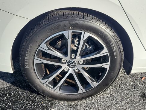 Used 2023 Volkswagen Jetta Sport image 9