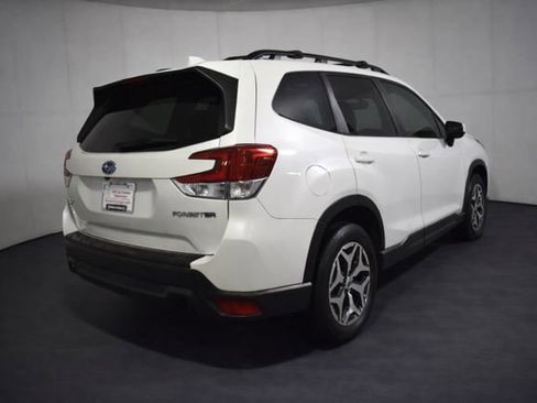 Used 2022 Subaru Forester Premium image 4