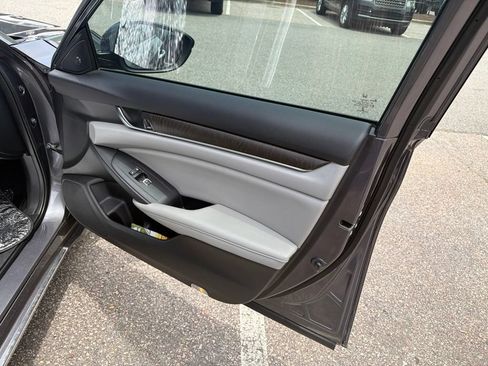 Used 2020 Honda Accord Touring image 40